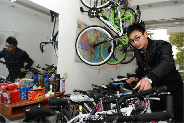 90后在校大學(xué)生張少、梁鵬、焦愛芬合伙創(chuàng)業(yè)，創(chuàng)建“自由人”自行車行