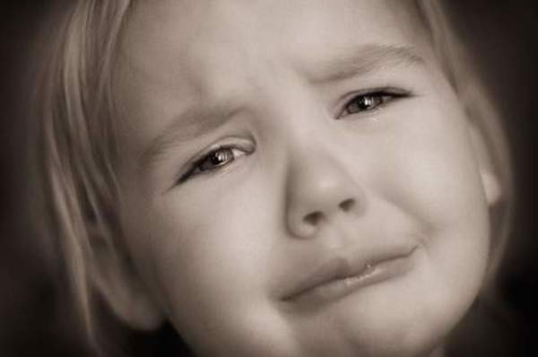 想哭就哭吧，笑一笑并不能十年少