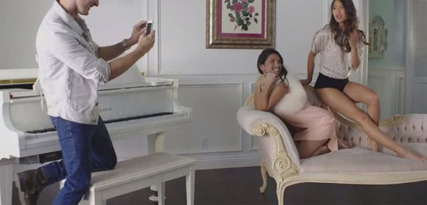 幫你拍照加美圖秀秀美顏，外加發(fā)朋友圈