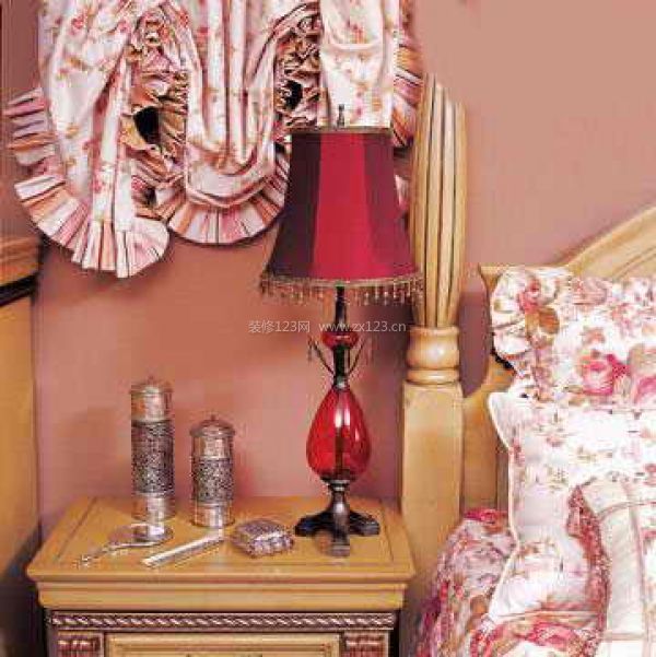 精致高貴歐式臺(tái)燈 高貴人士的高貴選擇(圖) 精致高貴歐式臺(tái)燈 高貴人士的高貴選擇(圖)