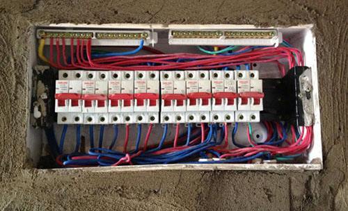 家庭裝修中更換一套強(qiáng)電箱需要多少錢(qián)？