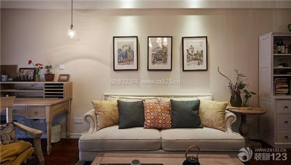 客廳沙發(fā)背景墻