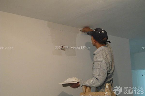 室內(nèi)墻面裝修流程——刷底漆