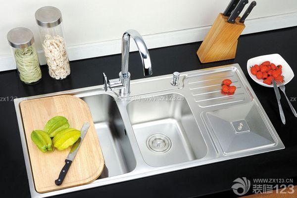 廚房如何裝修省錢(qián)——從米柜洗菜盆中省錢(qián)