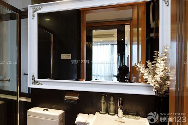 廁所裝修怎么樣最省錢(qián)——在柜櫥門(mén)面上安裝鏡面