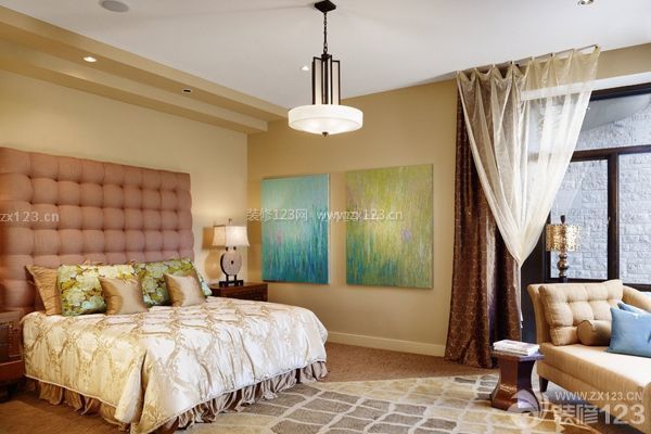 裝飾畫選購技巧4、裝飾畫要與裝飾品呼應