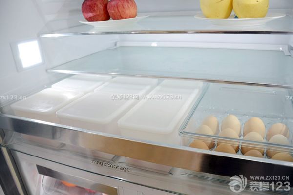 冰箱不啟動(dòng)的原因2、電源電壓問題