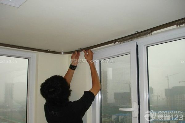 窗簾桿安裝步驟4、安裝窗簾桿