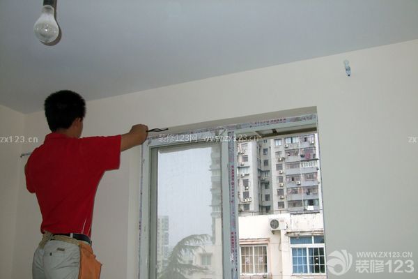 窗簾桿安裝步驟1、確定掛窗簾方式