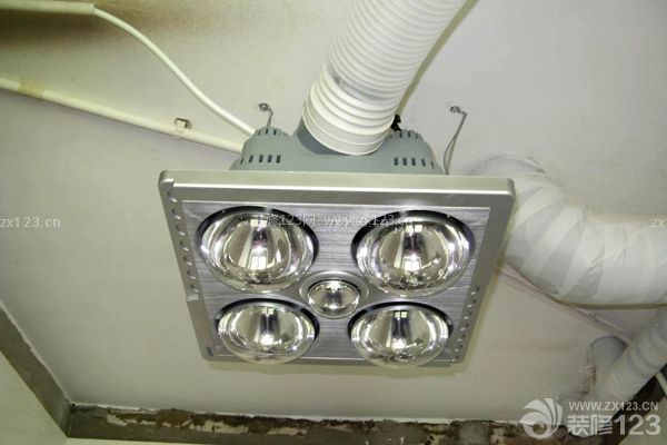 浴霸燈泡安裝注意事項(xiàng)四：安裝在中心位置